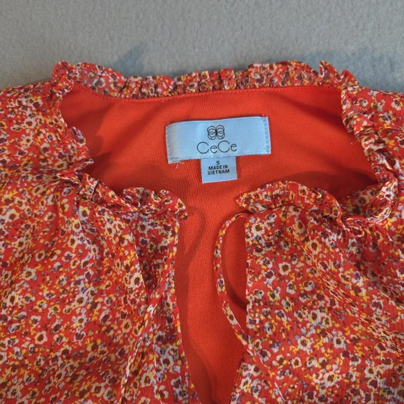 CeCe Red Floral Blouse Ruffled Hem Long Skeeves Size Small - Picture 6 of 7
